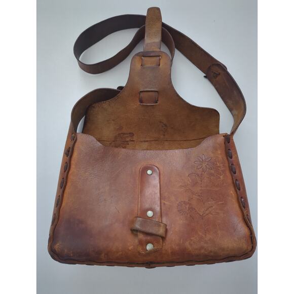 Vtg 60s Tooled Stitched Leather Shoulder Bag Floral detail Rustic Boho Crossbody - Picture 2 of 11